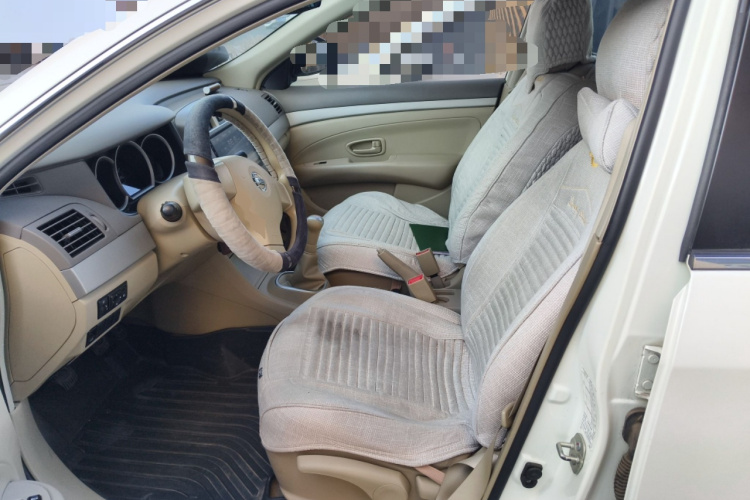 日产 轩逸 2018款 经典 1.6XE 手动舒适版中控内饰19