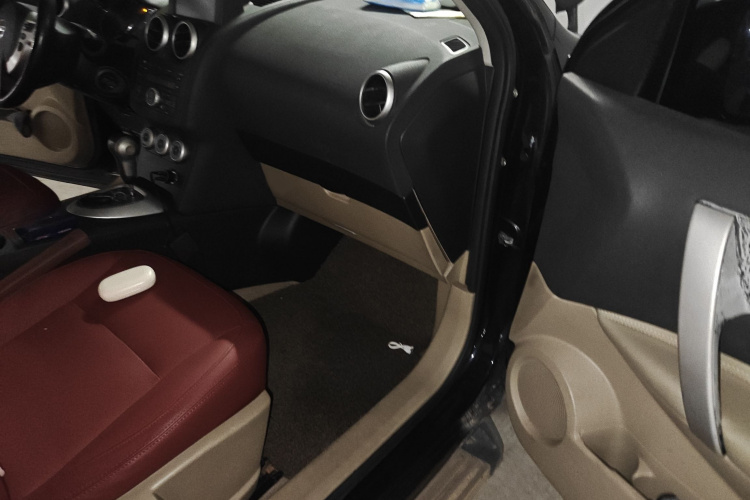 日产 逍客 2012款 2.0XV 雷 CVT 2WD局部细节9005