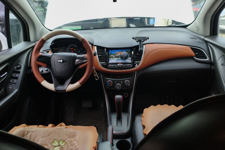 雪佛兰 创酷 2018款 330T 自动两驱精英型中控内饰12