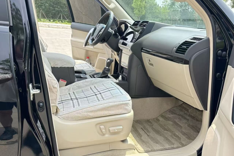 丰田 普拉多（平行进口）中控内饰7006