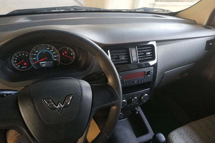 五菱汽车 五菱荣光V 2019款 1.5L标准型国VI LAR中控内饰12