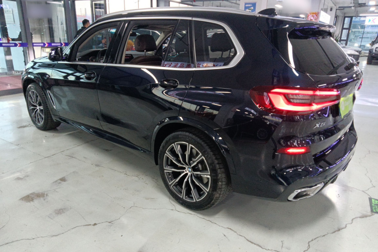 宝马X5 2022款 改款 xDrive 30Li M运动套装车身外观4