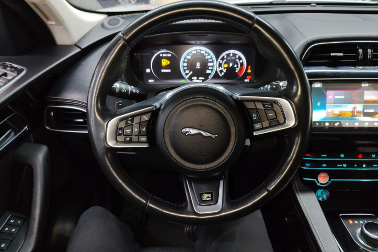 捷豹F-PACE 2016款 3.0 SC 四驱R-Sport运动版局部细节13