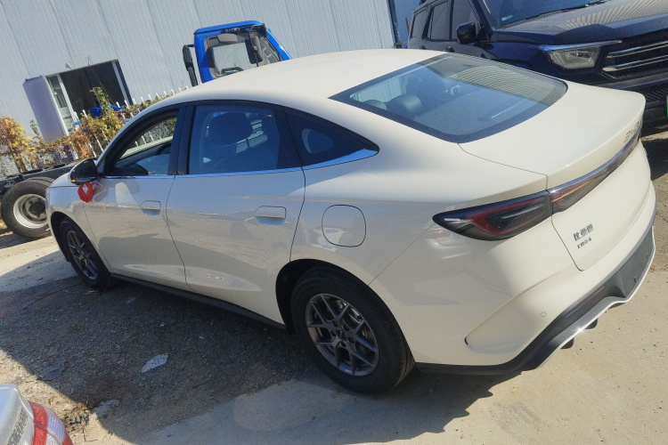 比亚迪 海豹06新能源 2026款 DM-i 超享版 128KM豪华版车身外观4