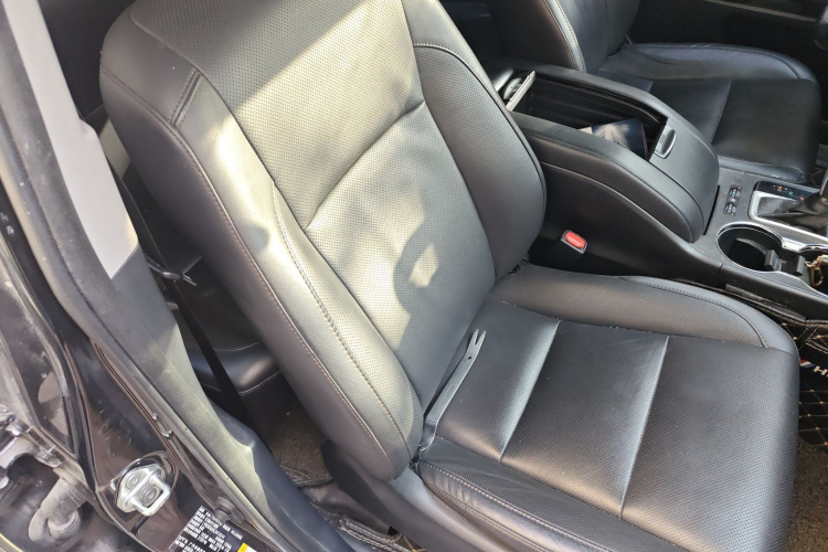 丰田 汉兰达 2018款 2.0T 四驱至尊版 7座 国VI局部细节41