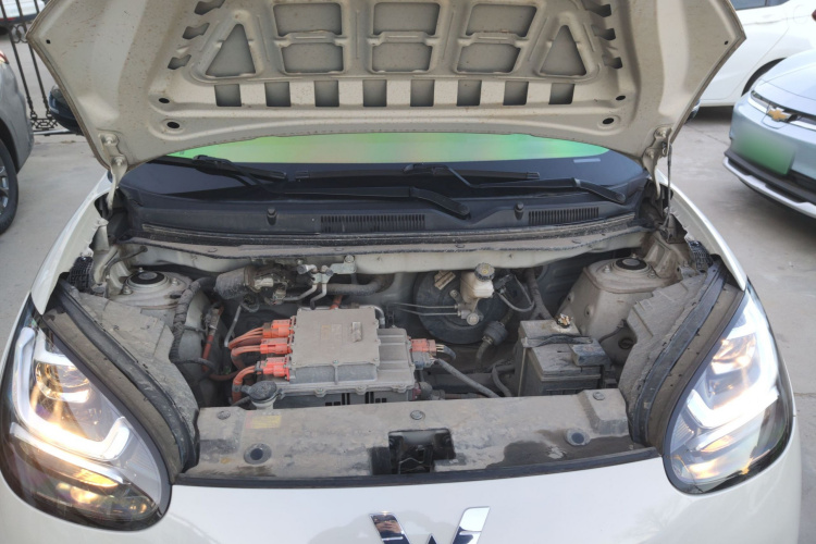 五菱汽车 五菱缤果 2023款 203km 轻享款机舱底盘24