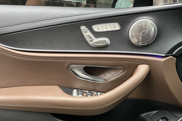 奔驰E级 2019款 E 200 L 运动型中控内饰7005