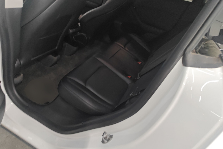 特斯拉 Model Y 2022款 改款 后轮驱动版中控内饰21