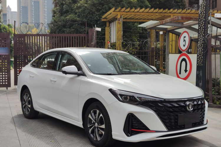 长安 逸动 2025款 PLUS 1.4T 双离合高能版车身外观6001