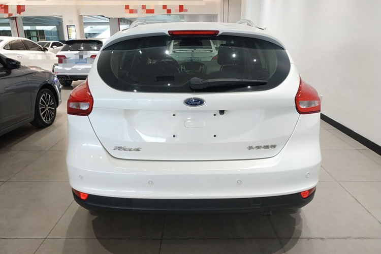 福特 福克斯 2015款 两厢 1.6L 自动风尚型车身外观6