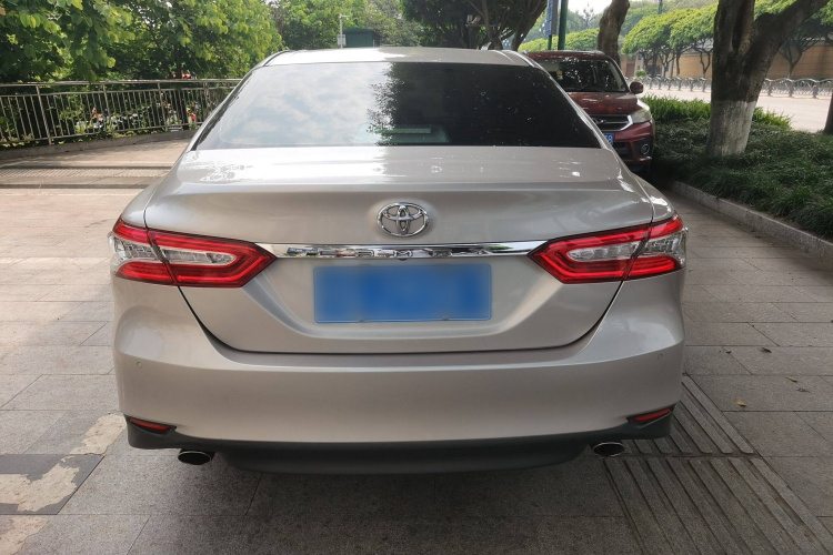 丰田 凯美瑞 2018款 2.0G 豪华版车身外观6