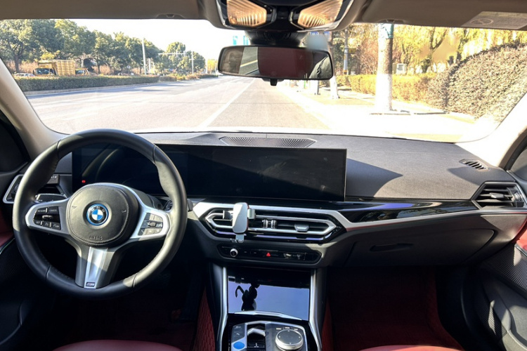 宝马i3 2023款 eDrive 40 L 曜夜套装中控内饰7002