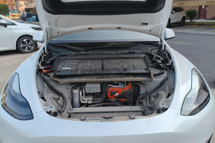 特斯拉 Model Y 2021款 长续航全轮驱动版机舱底盘24