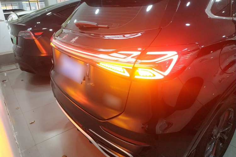 红旗HS5 2023款 2.0T 旗享Pro版车身外观6