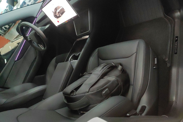 特斯拉 Model Y 2025款 后轮驱动 首发版局部细节41