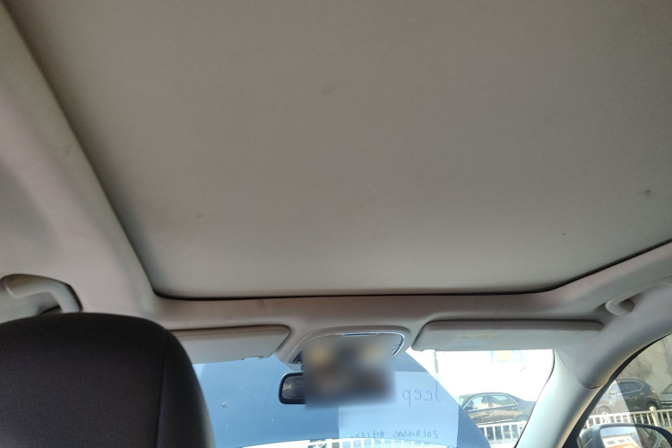 Jeep 自由光 2017款 2.0L 优越版中控内饰22