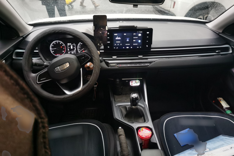 吉利汽车 帝豪 2025款 第4代 1.5L 手动星耀版中控内饰12