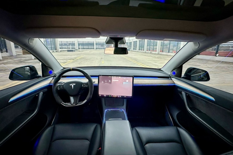 特斯拉 Model Y 2021款 标准续航后驱版中控内饰7002