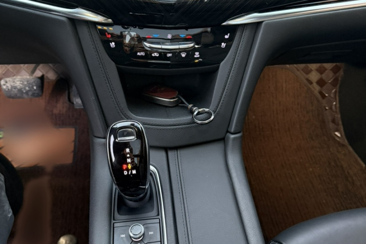 凯迪拉克XT6 2022款 2.0T 七座四驱豪华型中控内饰7008