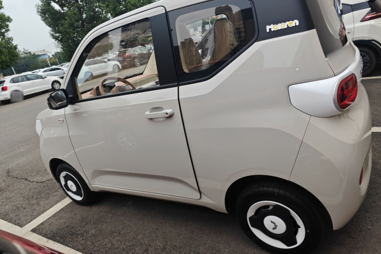 五菱汽车 宏光MINIEV 2024款 第三代 215km 青春版车身外观4