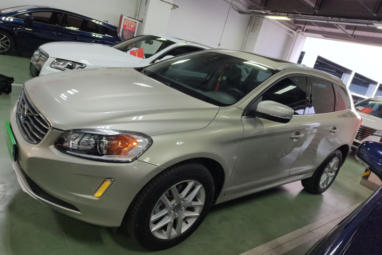 沃尔沃XC60 2017款 T5 AWD 智进版车身外观4