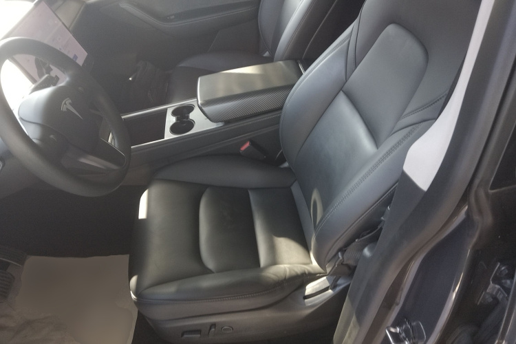 特斯拉 Model Y 2021款 长续航全轮驱动版中控内饰19