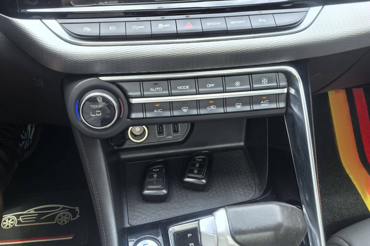 东风风神AX7 2019款 1.6T 自动AI领航型 国V中控内饰7013