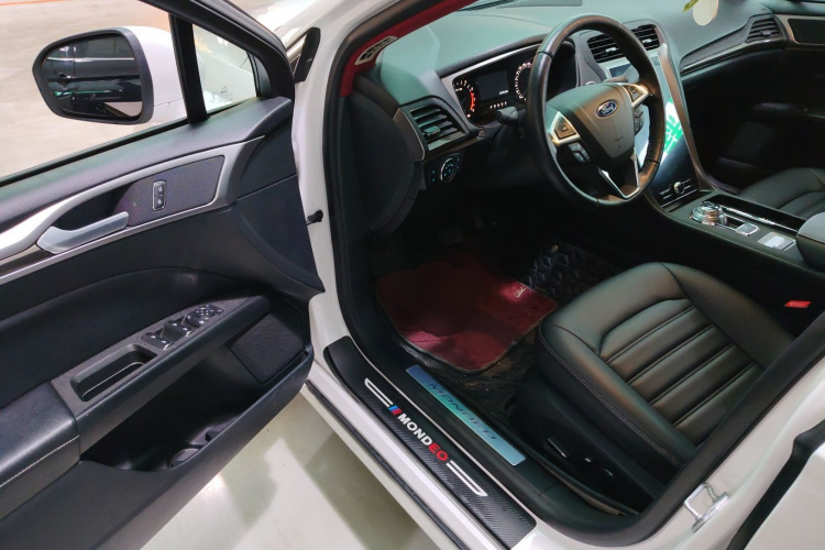 福特 蒙迪欧 2020款 EcoBoost 180 时尚型中控内饰7003