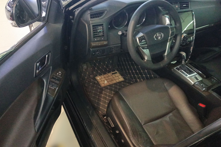 丰田 锐志 2013款 2.5V 菁锐版中控内饰7003