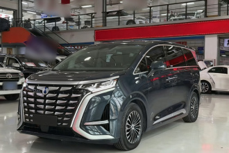 腾势D9 2022款 DM-i 970 四驱尊荣型