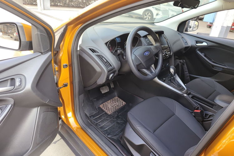 福特 福克斯 2015款 两厢 1.6L 自动舒适型中控内饰7003