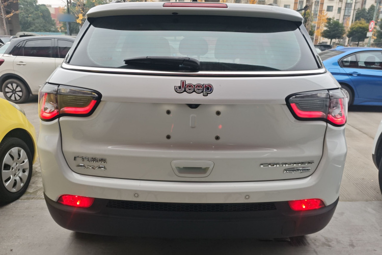 Jeep 指南者 2019款 200T 自动家享四驱-互联大屏版车身外观6004