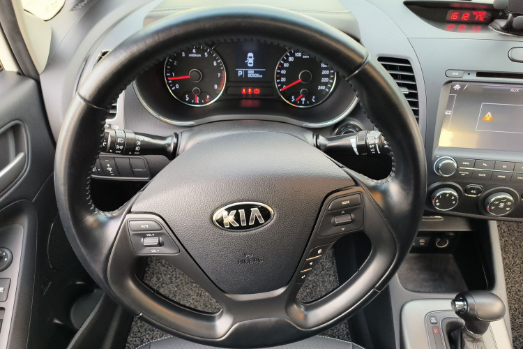 起亚K3 2015款 1.6L 自动GLS中控内饰13