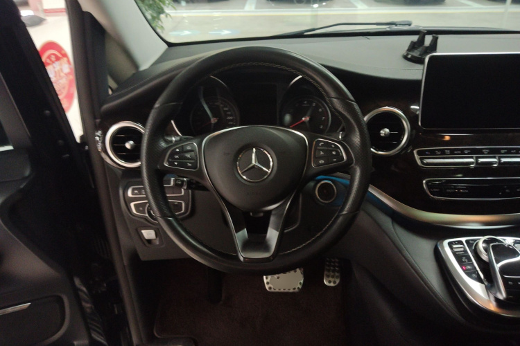 奔驰V级 2018款 V 260 尊贵版 国VI中控内饰13