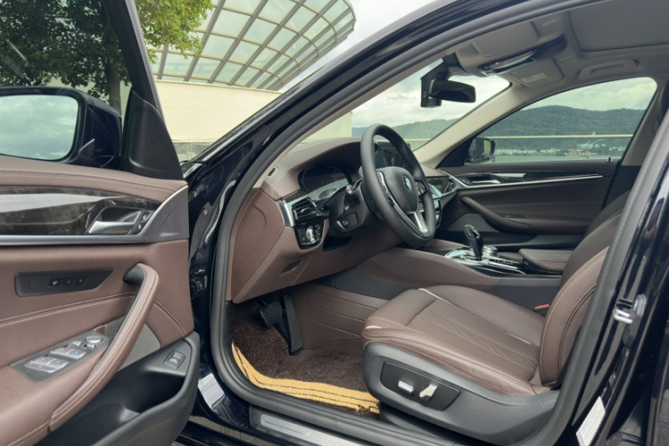 宝马5系 2022款 525Li 豪华套装中控内饰7012