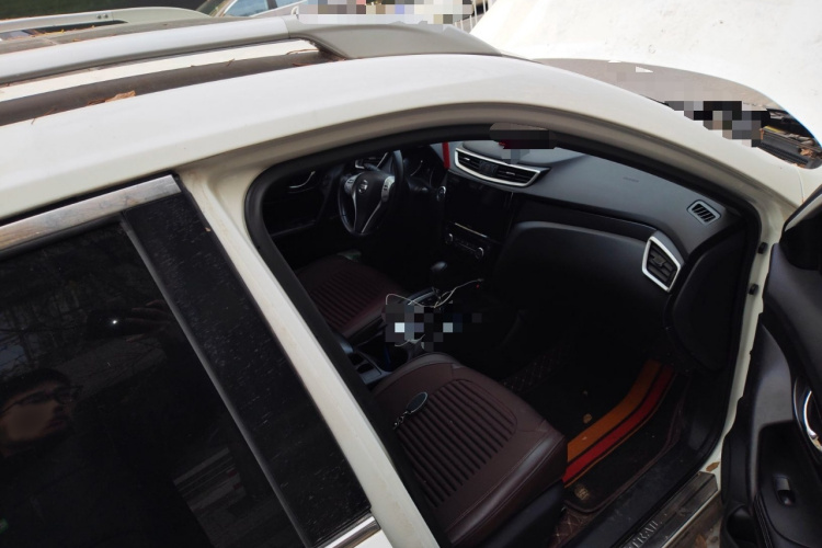 日产 奇骏 2014款 2.0L CVT智领版 2WD局部细节9005