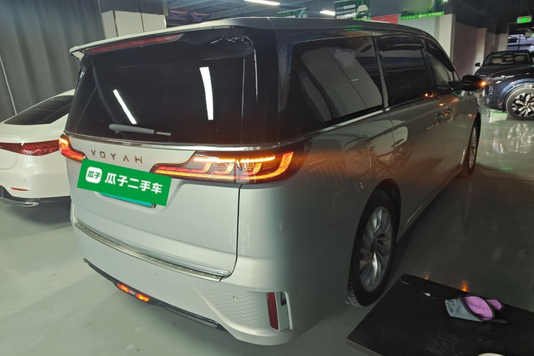 岚图汽车 岚图梦想家 2024款 PHEV 超长续航尊贵版车身外观7