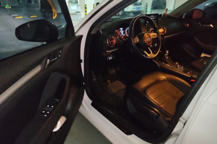 奥迪A3 2017款 Sportback 35 TFSI 进取型中控内饰20