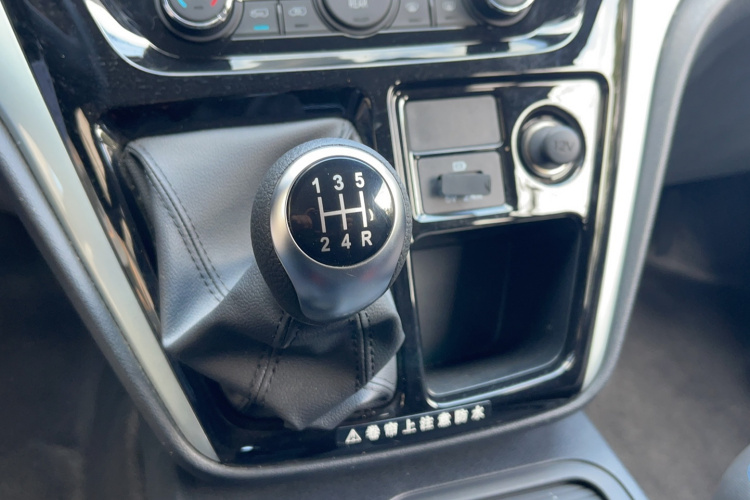 江淮瑞风 瑞风M3 2025款 PLUS 1.8L 手动舒适版 9座局部细节18