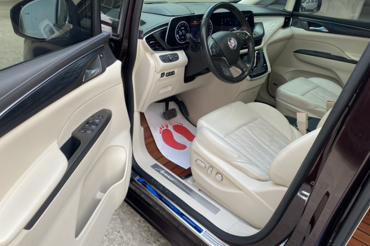 别克GL8 2020款 Avenir艾维亚 六座贤礼版中控内饰7004