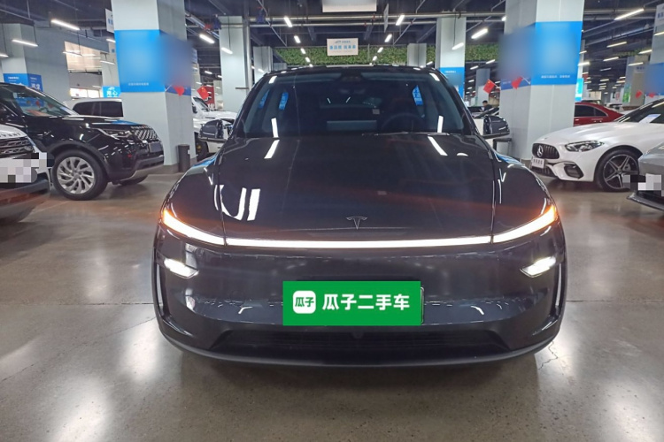 特斯拉 Model Y 2025款 长续航全轮驱动 首发版车身外观2