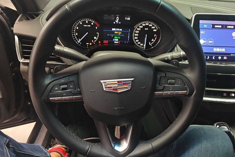 凯迪拉克CT5 2022款 28T 风尚型中控内饰13