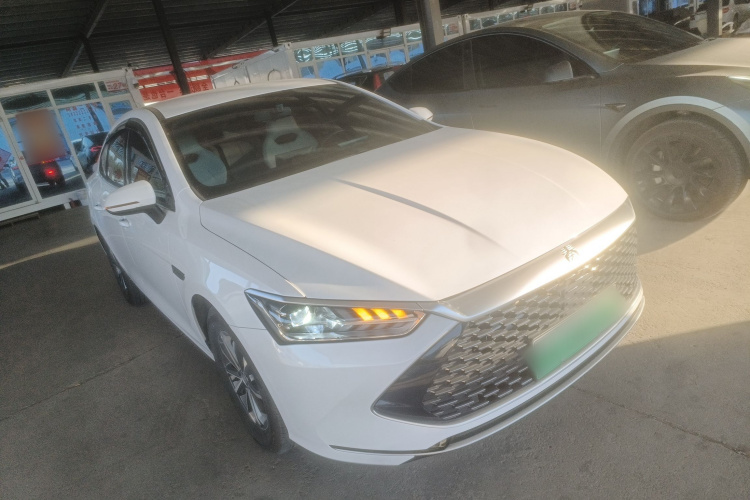 比亚迪 秦PLUS 2024款 荣耀版 DM-i 55KM领先型车身外观3