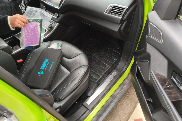 陆风X7 2015款 2.0T 全景尊贵版局部细节9005