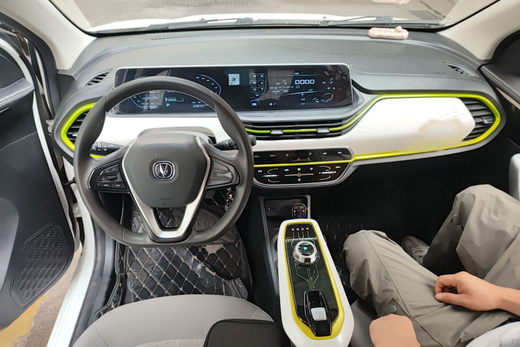 长安欧尚 奔奔E-Star 2020款 心动版 三元锂中控内饰7002