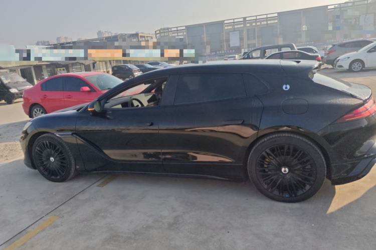 腾势Z9GT 2024款 1100四驱Max版车身外观4