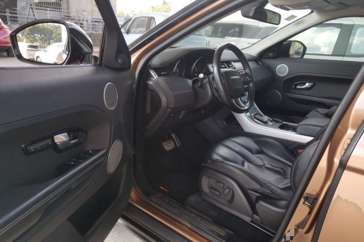 路虎 揽胜极光(进口) 2014款 2.0T 5门耀动版中控内饰20