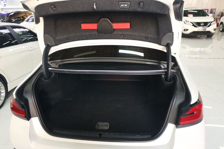 宝马5系新能源 2021款 改款 535Le M运动套装机舱底盘23