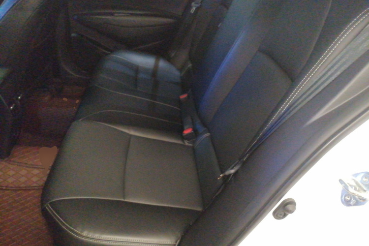 丰田 卡罗拉 2023款 1.8L 智能电混双擎 精英版中控内饰21