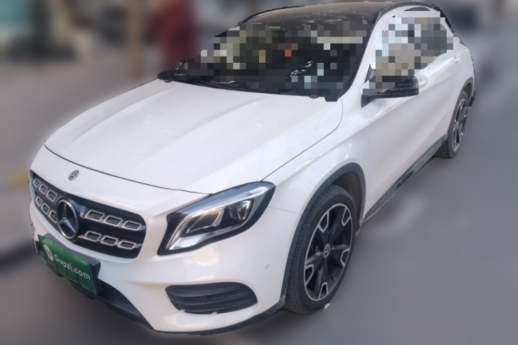 奔驰GLA 2018款 GLA 220 4MATIC 运动型车身外观1